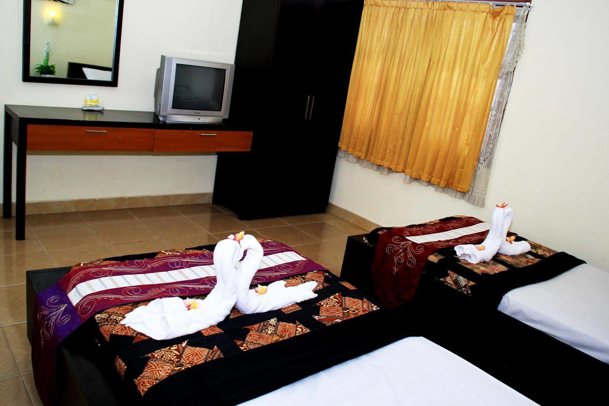 Vaccinated Staff - Oyo 3523 Gong Corner Homestay Kuta Lombok Buitenkant foto