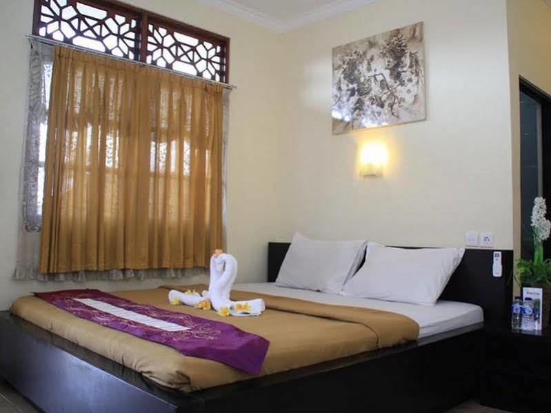 Vaccinated Staff - Oyo 3523 Gong Corner Homestay Kuta Lombok Buitenkant foto