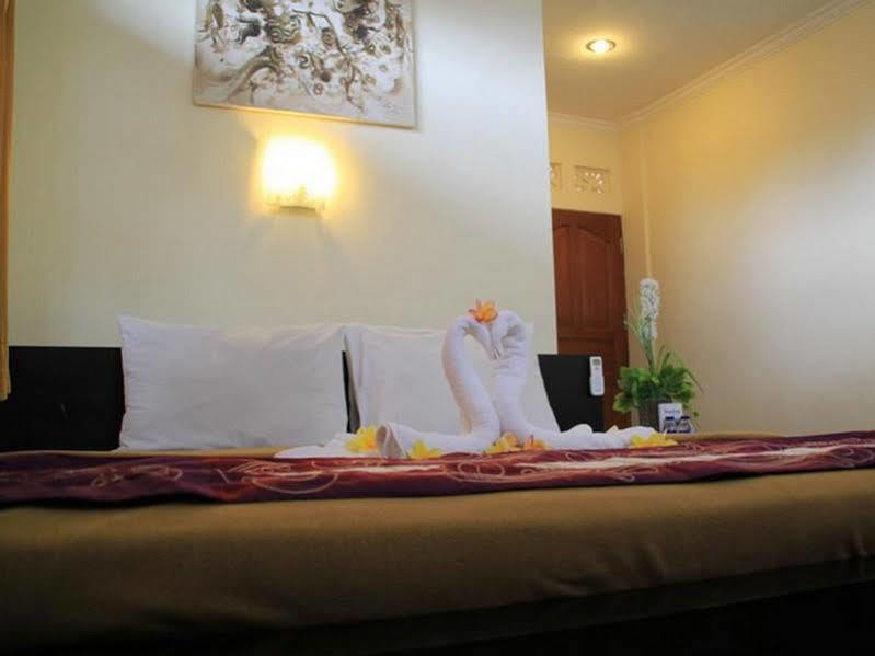 Vaccinated Staff - Oyo 3523 Gong Corner Homestay Kuta Lombok Buitenkant foto